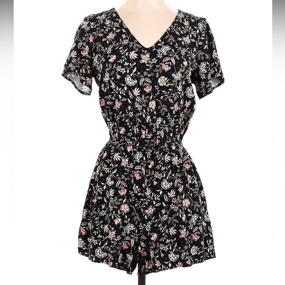 Old Navy | black floral romper 🖤🌸
